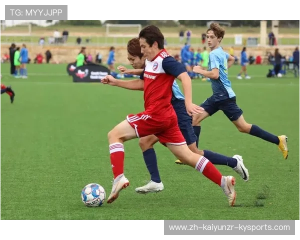 足球比赛中的长传与短传配合技巧